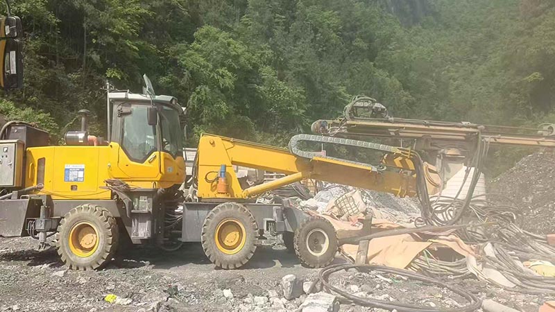 湖北處理一臺25年輪式鉆機(jī)